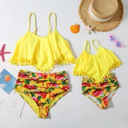 Family Matching Outfits Yellow Mother and Daughter Bikini Swimwear Beach Bath Swimsuits Mommy Me Clothes Ready 230512