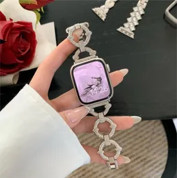 Роскошные уникальные бриллианты iwatch ремней часов для Apple Watch Band 49 мм 41 мм 45 мм 42 мм 38 мм 40 мм 44 мм iwatch8 SE 7 6 3 4 5 Ультра -дизайнеры Элегантный браслет для леди