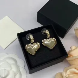 Stud Sweet Heart Stud Küpeler Narin Altın Renk Sevimli Mini Kulak Saplamalar Modaya Desenli Kulak Tırnakları Kadınlar için Düğün Takı Hediye Tasarımcı Küpeler Yüksek Kalite3333