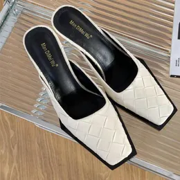 النعال بلوك عالي الكعب النعال النساء بغل شريحة الأزياء المربع صندل الصنفال الصيفية ytmtloy zapatillas mujer casa 230515