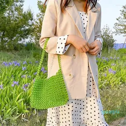 Kvällspåsar damer akryl en-axelväska multipurpose fast färg pärlstav handväska för rese shopping