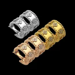 Классические серьги из хрустальных бриллиантов Новая титановая сталь 18-каратных золотых серьги для женщин Высококачественные дизайнерские ювелирные изделия