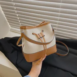 Taschen Frauen 2024 Designerklappe weiße Marke Leder Frauen lässige Einzelkette One Schulterkreuzkörperbeutel Handtasche 111