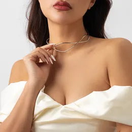 Simple Metal Hollow Open Collar Women Choker Twist Chain Short Necklace Jewelry On The Neck Clavicle Chain Wedding Gifts