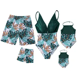 Dopasowanie rodzinnych stroje Summer Famliy Swimsuits Mama tata i dzieci stroje kąpielowe wyglądają mamo me Onepiece Swimsuit 230512