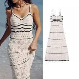 Two Piece Dress 2023 Summer Women's Beach Style Knitted Slim Fit Strap Long Color Hollow Elegant Tight es 230512
