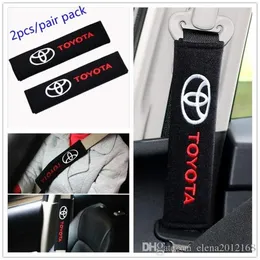 2 pezzi / set Fashion Universal Cotton Cintura di sicurezza Spalline copre emblemi per Toyota Badge accessori auto Car-styling Fit all ca218a