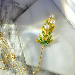 Broschen Vanssey Mode Schmuck Pflanze Blatt Zypressen Naturaler Perle Emaille Long Brosche Pins Party Hochzeitszubehör für Frauen 2023