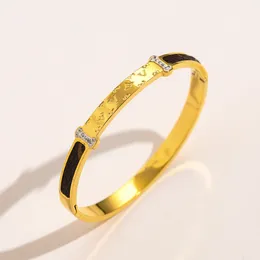 18K Gold Bangle Fashion Luxury Letters Bracelet Dames Love Clover Steel Stamp armband Designer Sieraden Hot Classic Brand Accessoires Giftboxen