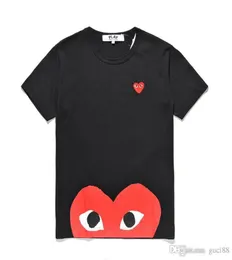 CDG Tee Mens Tasarımcıları T Shirts Com Pamuk Baskılı Kalp Spor Tişörtleri Beyaz Des Garcons Tshirt Yaz Vetements55549404