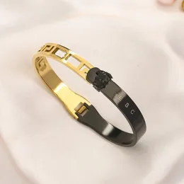 Fashion Love Bangle Bracciale Donna Vintage in pelle nera Bracciale Designer Brand Jewelry Bracciali Primavera regalo romantico Bracciale familiare Squisito braccialetto in oro 18 carati