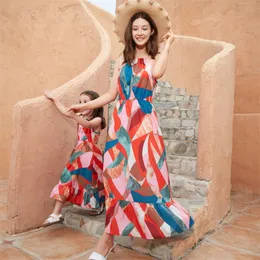 Family Matching Outfits Mother Daughter Dresses Fashion Woman Girls Long Dress Bohemia Mommy and Me Clothes Set Sleeveless 230512