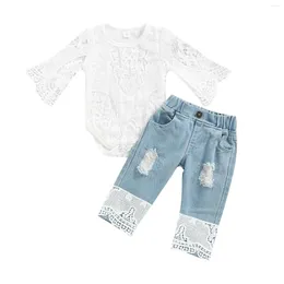 Completi di abbigliamento Tuta da bambina casual per neonato Tuta bianca con scollo rotondo manica lunga e jeans strappati con orlo in pizzo