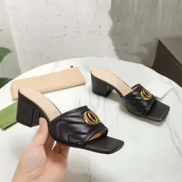 Designer Womens High Heels Sandals tofflor Sexiga äkta läderskor Utomhus mode Sliders Flip Flops Summer Party Hotel Thick Heel Sandaler Big Size 44 med låda