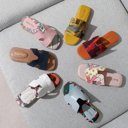 Kids Slipper Classic Girls Slides Slides Low Heel Beach Home Kleinkind Sandalen Kinder Jugend Casual Summer Slipper Lazy Designer Kid Schuhe Größe EUR 25-35