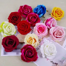 Decoratieve bloemen 10 stks kunstmatige rozen witte zijden nepbloem faux hoofden hoogwaardige diy trouwhuis decoratie plakboek accessoires