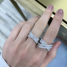 Кластерные кольца серебряный цвет Cz Cross Ring Женщины украшения для пальцев микроволновые багет
