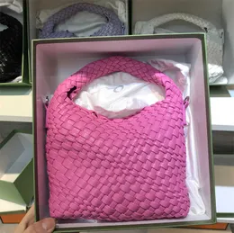 Hand woven lunch box bag for women 2022 summer new minority design high-level armpit bag one shoulder messenger bag 230516
