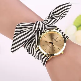腕時計2023ファッション女性ストライプフローラルボウクォーツダイヤルブレスレット腕時計布