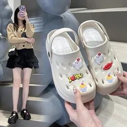 Sandaler söta tofflor Cartoon Baotou Two Wears Feeling Hole Shoes Female Summer Leisure Thick Sole Anti Slip Sandaler HA6332-5-02