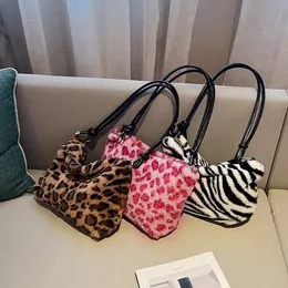 Evening Bags Tas Tangan Desainer Gambar Macan Tutul Bulu Palsu Wanita Lembut dan Dompet Tote Bahu Clutch 230516