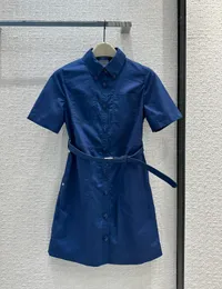 Frühling Sommer Blau Einfarbig Taille Gürtel Kleid Kurzarm Revers Hals Doppel Taschen Kurze Casual Kleider D3W15472
