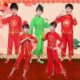 Scena noszenie klasycznego tańca yangko ćwicz ubrania dziewczyny nowoczesny kostium tradycyjny chiński parasol fan stroj