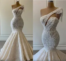 새로운 신부 가운 진주 인어 레이스 웨딩 드레스 구슬로 된 섹시한 어깨 음절 맞춤형 아랍어 두바이 로브 드 마리에
