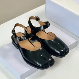 Sandały 2023 Fashion Design damskie płaskie buty eleganckie Split Toe damskie Tabi Casual Mary Jane