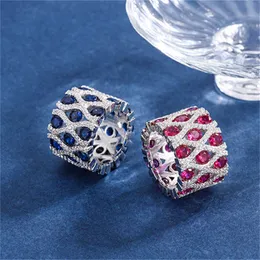 Pierścienie zespołowe Pierścienie QTT wydrążone srebrne pierścionki dla kobiet czerwone niebieskie sześcienne cyrkoniawedding modne pierścienie biżuterii Cessories J230517
