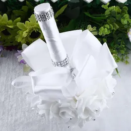 Dekorativa blommor Fak individuella hängande för takkristallrosor Pearl Bridesmaid Wedding Bouquet Bridal Artificial Silk