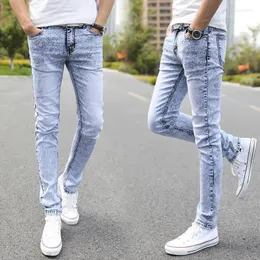 Herr jeans män ljus färg små fötter koreanska mode stretch smal snöflinga denim blyerts byxor män tonåringar täta streetwear