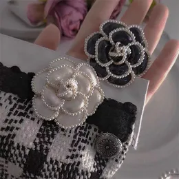 Designerskie kobiety broszki perłowe diamentowe szpilki broszki klejnoty broszki luksusowe marki broszka perłowa szpilka do garnituru Pins Akcesoria