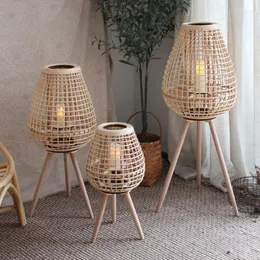 Lampade da terra Modern Rattan Art Lamp Candele elettroniche e lampadina Apparecchio per soggiorno Camera da letto Comodino Decor Led Corner Lights