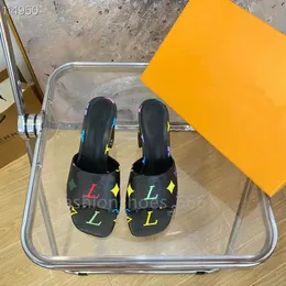 Tasarımcı Deri Bayanlar Sandalet Yaz Düz Ayakkabı Moda Yüksekliği 6.5cm Topuk Plajı Kadın Terlik Mektup Drag Multo Bolour LLLL Baskı 35-42 Orijinal Kutu