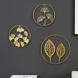 Dekorativa föremål Figurer Nyhetsartiklar Nordic Ginkgo Leaf Wall Decor Ornament Iron Light Luxury Gold Palm Maple Hanging Pendant Living Room Decoration 230517