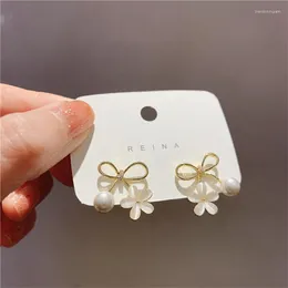 Studörhängen kvinnor koreanska elegant båge imitation pärla fjäril strass glänsande blommor flickor brincos trendiga smycken