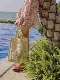 مصمم كلاسيكي يحمل حقائب الفاخرة العلامات التجارية Hollow Letters Raffia Straw Handbags Tote Fashion Paper منسوجة Crossbody Women Counter Counter Beach Peach Level Y220401