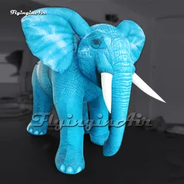 Underbar konstnärlig stor blå uppblåsbar elefant luft spränger djurmaskot ballong för paradevenemang