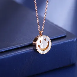 Buona fortunata collana con ciondolo sorriso a conchiglia bianca per regalo per giovani donne