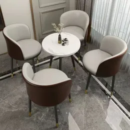 Tavolini e sedie da balcone di lusso leggero Set di tre pezzi, un tavolo rosso netto, due sedie, tavolino rotondo semplice, tavolini e sedie da tè creativi per il tempo libero