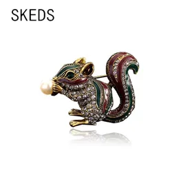 SKEDS Women Men Creative Squirrel Pearl Brooch Corsage Animal Coat Clothing Lapel Pins Brooches For Wedding Party Jewelry Gift