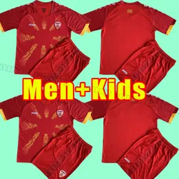 Uomo Bambini 2023 24 Maglia da calcio della Macedonia del Nord ELMAS ALIOSKI PANDEV TRAJKOVSKI JAHOVIC RISTOVSKI MUSLIU 2023 2024 Maglia da calcio kit da uomo della Macedonia del Nord Home