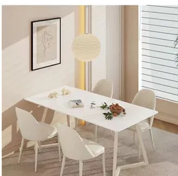 Французский крем -стиль рок -тарелка обеденный стол и стул Комбинация современное простое маленькое устройство чисто белое прямоугольник обеденный стол домохозяйство