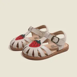 Sandales été bébé filles sandales en cuir véritable dessin animé fraise sandales de plage pour enfants peau de vache semelle antidérapante chaussures enfants AA230518