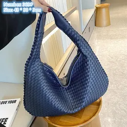 Factory wholesale ladies shoulder bags 8 colors elegant hand-woven bag strong wear-resistant leather handbag street fashion solid color leather handbags 369#