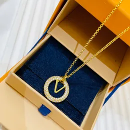 Luksusowa marka Naszyjnik Wisior Wiselant Modna Biżuteria Man Jubiler Letter Chain For Men Woman Diamond Naszyjniki