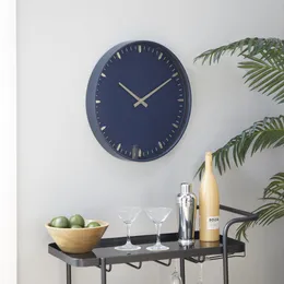 골드 악센트가있는 Decmode 20 진한 파란색 유리 벽 시계