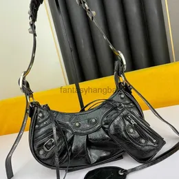 Le Cagole XS Bag de ombro preto Piercing Hardware prateado Hardware feminino Mensageiro de bolsa única de bolsa de couro abaixo da axil