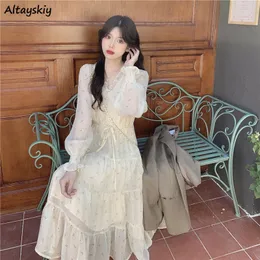 Grundläggande casual klänningar klänningar kvinnor sommaren v-ringning ruffles öm söt flickaktig koreansk stil fritid mild midi cupcake-klädsel semester mujer vestidos 230519